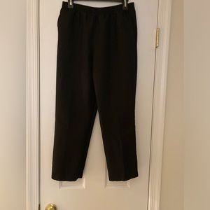 Classic Alfred Dunner pull on black pants. Elastic waist. Size 6p